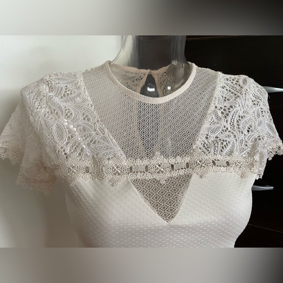 Off white H&M fitted top. Gorgeous detailing along shoulder area. Size Small. - Picture 2 of 3